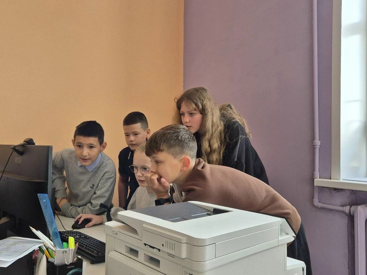 ПЕРВЫЕ ПОМОГАЮТ.