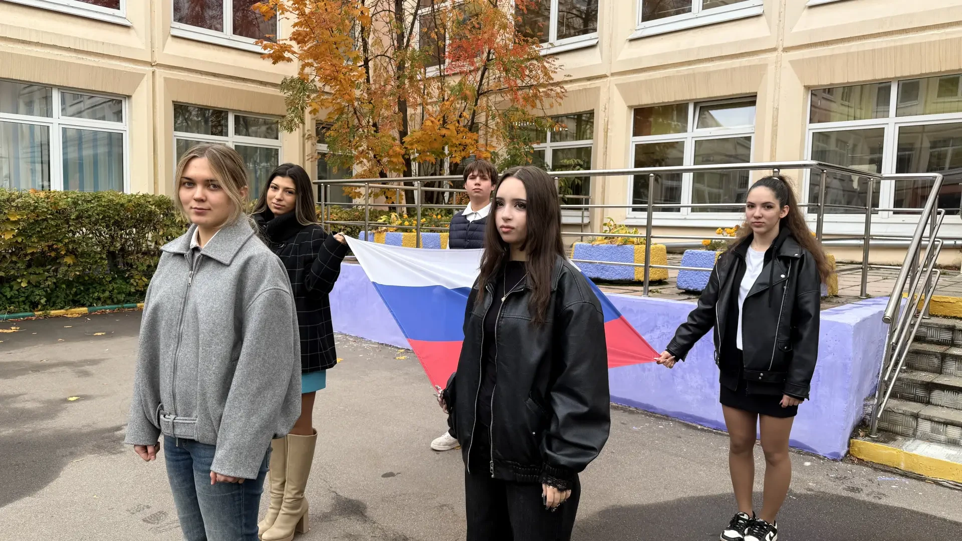 🇷🇺 В этот понедельник лучшие ученики 11 Предпринимательского класса участвовали в цер...