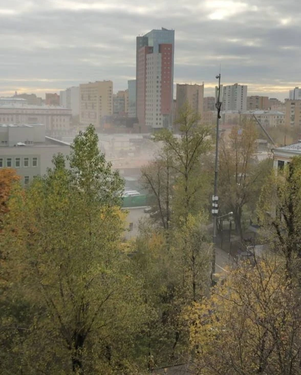 На улице пыль опять от сноса на Сущёвском валу 31. И на 2 Ямской весь день долбежка. По...