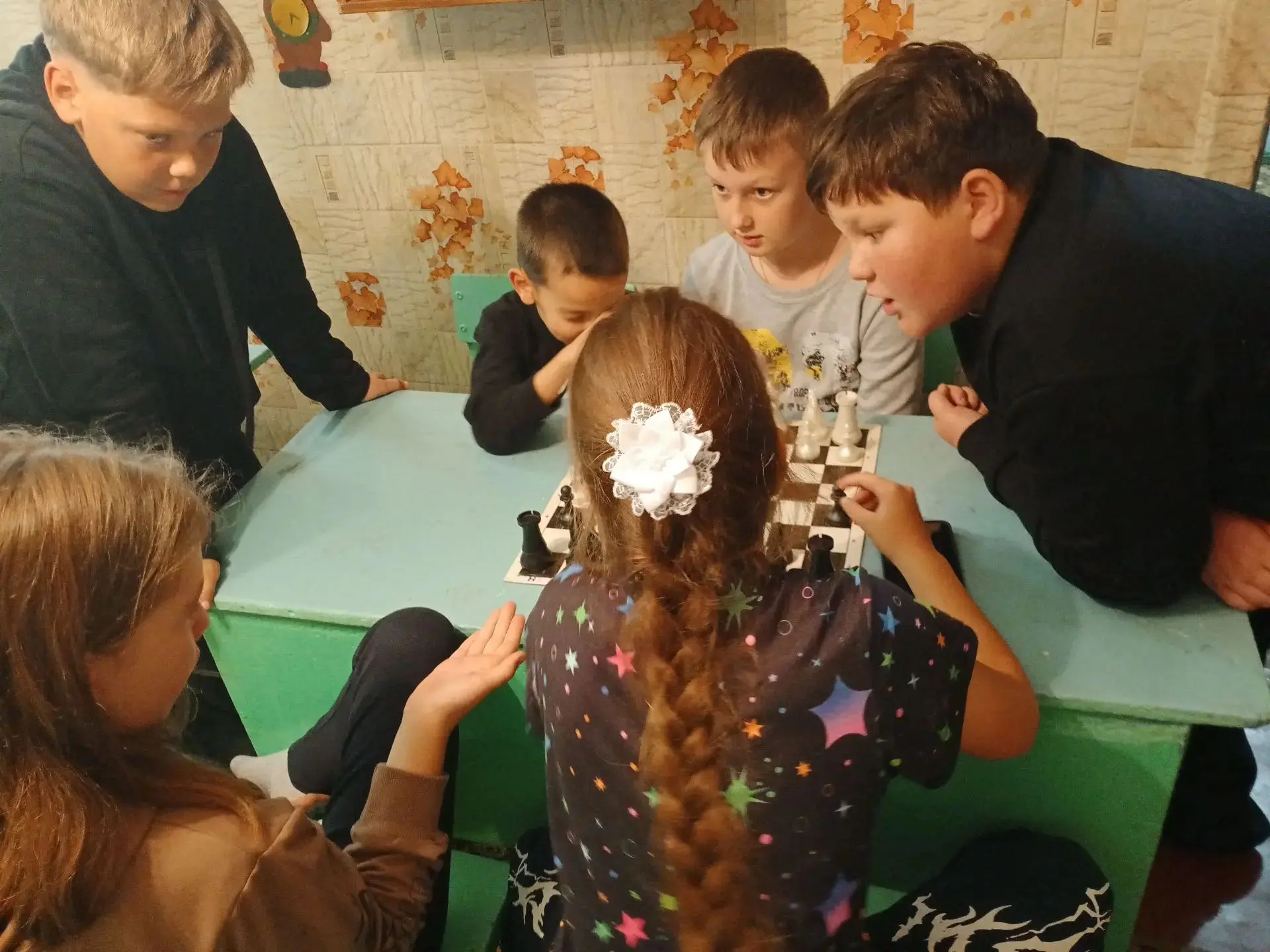 В т.о. "Шахматы" прошёл необычный турнир по шахматам 🧘‍♂️🧘‍♀️. Команда девочек играла...