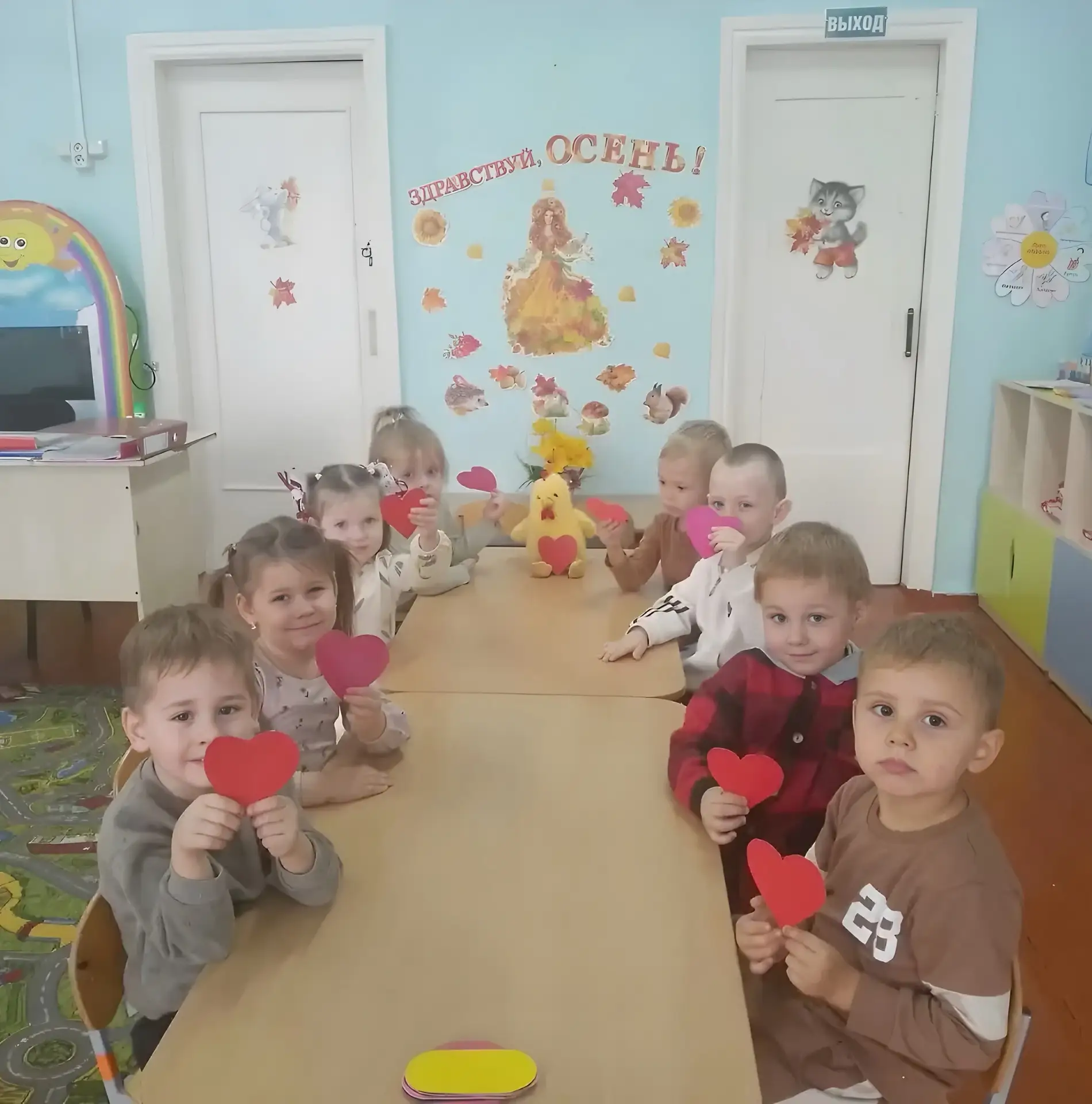 Сегодня с воспитанниками группы «Светлячок» педагог‑психолог провела занятие по теме «З...