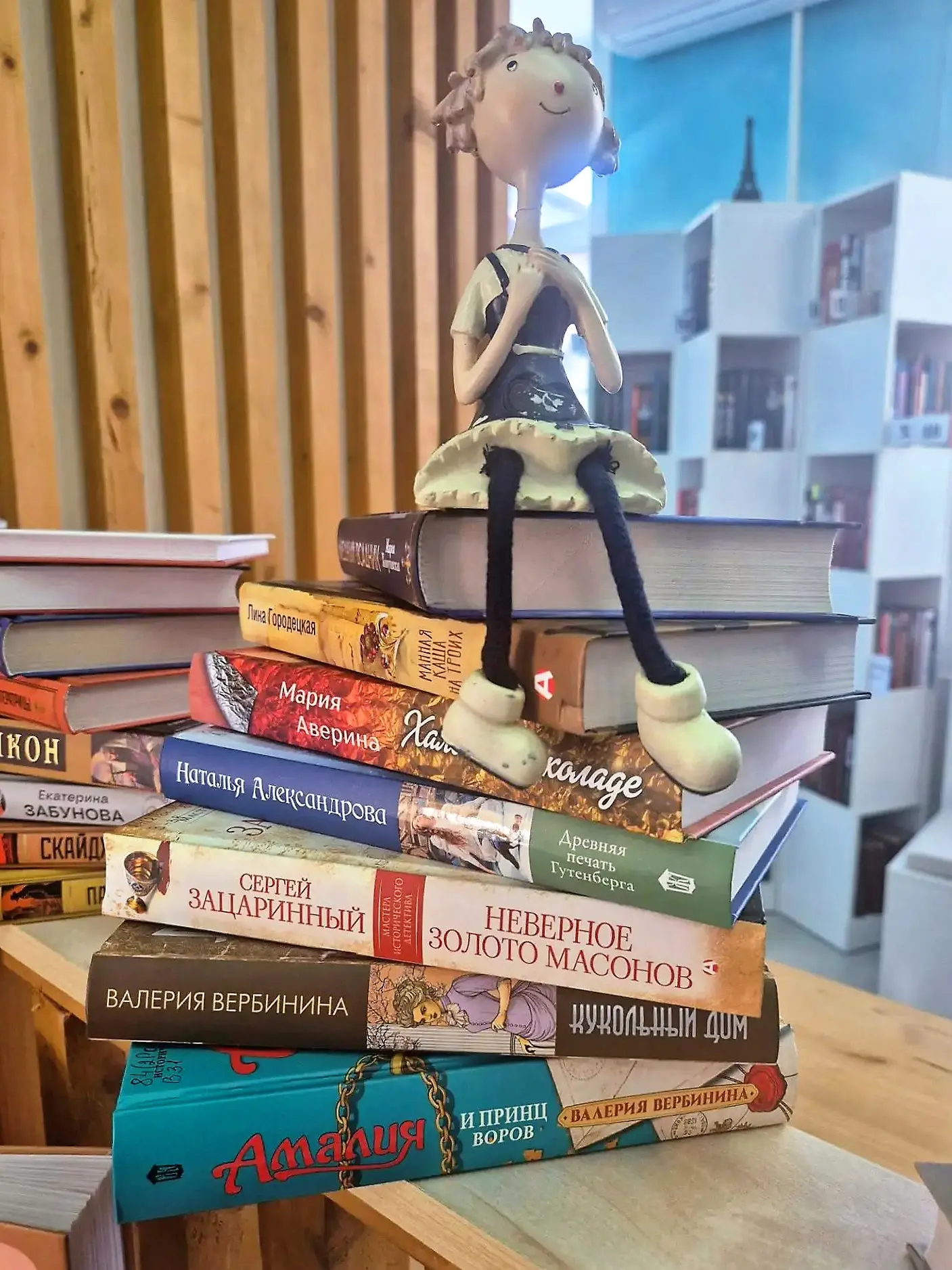 У нас мега-пополнение фонда: более 160 новых книг уже ждут вас!