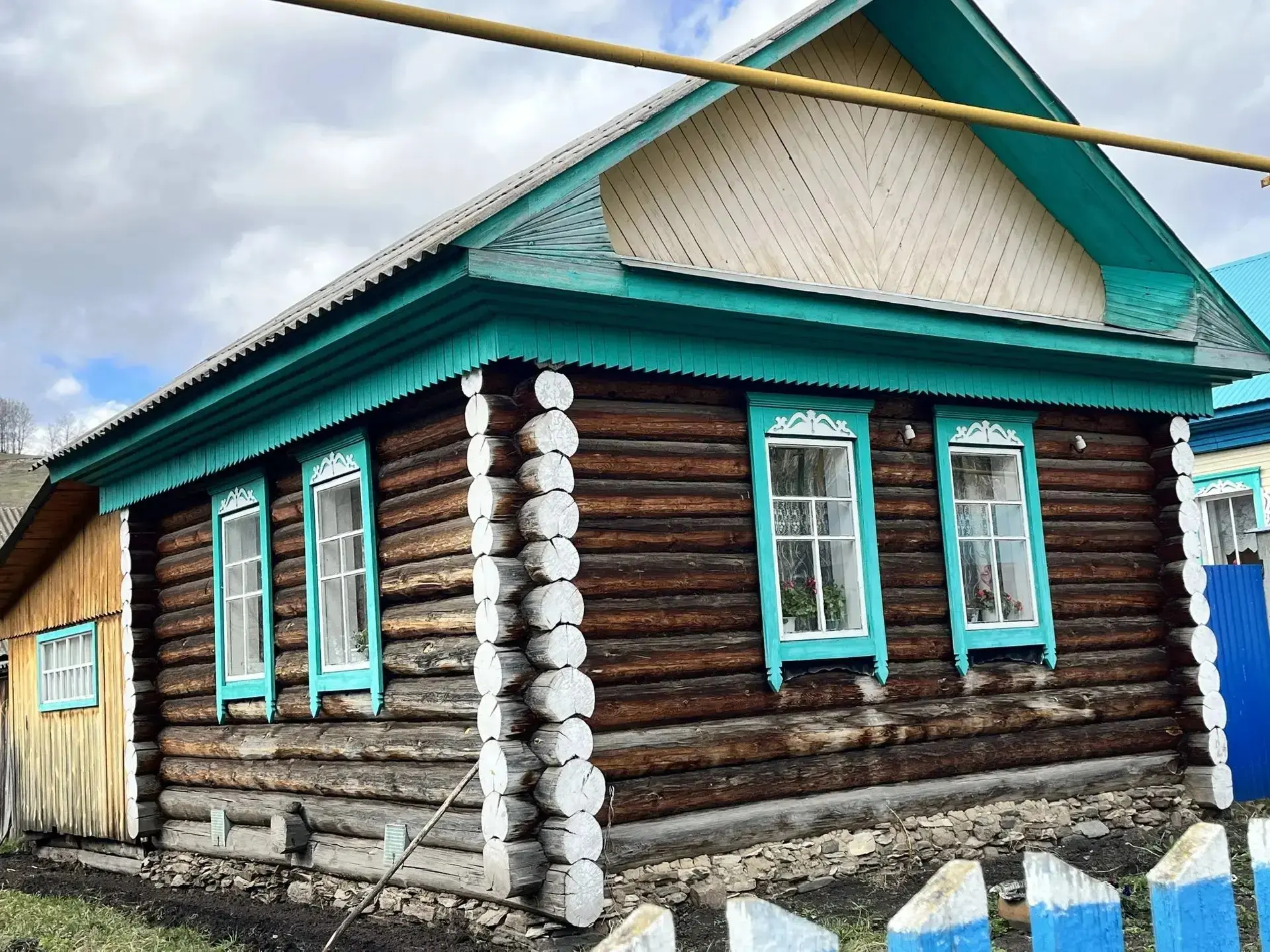 Күсереп алыу юлы менән 6*6 өй һатыла.