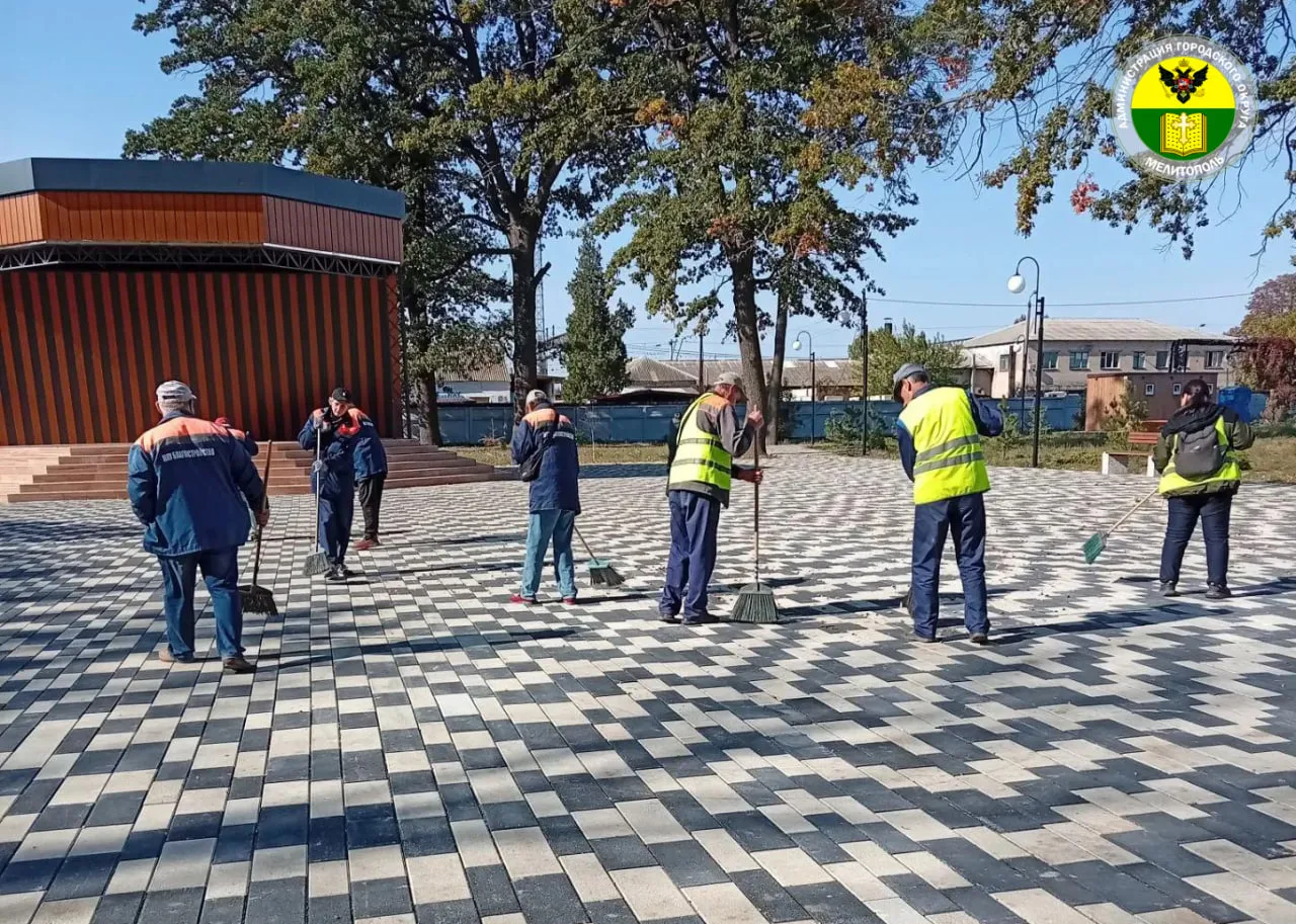 В Мелитополе навели порядок в парке и сквере