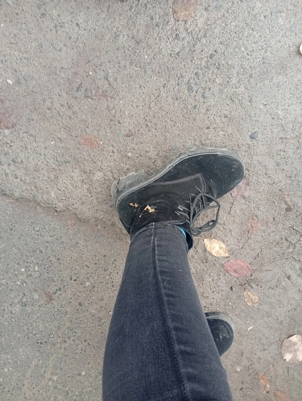 Сегодня, 15.10, около половины третьего дня из первого подъезда на строителей 2 (4 этаж...
