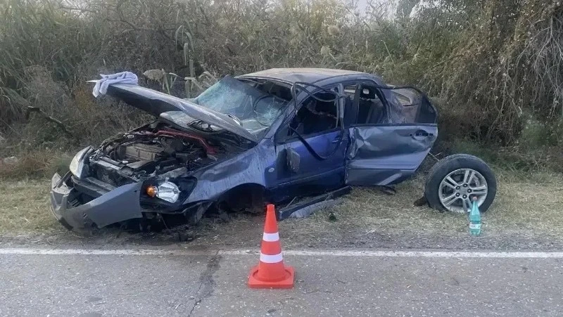 🚔 В Астраханской области на трассе опрокинулась машина с несовершеннолетними