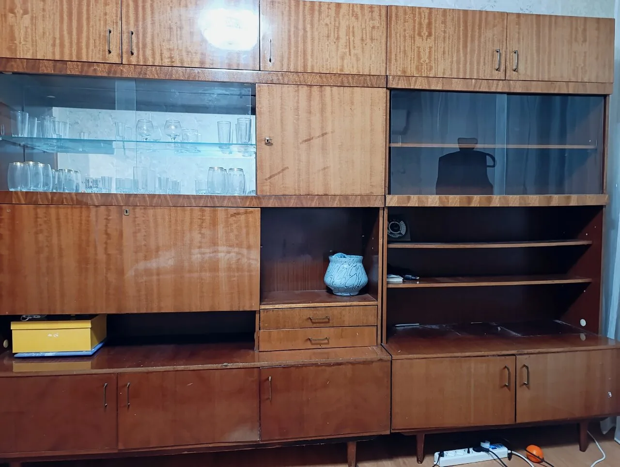 Отдам мебель бесплатно, размеры 110+165+110 × 205 × 45, Донецк