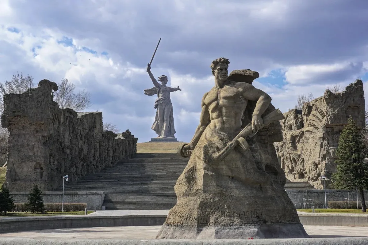 ❗️10 октября с 9 до 12 часов будет частично ограничен доступ на Площадь Героев и в Зал ...