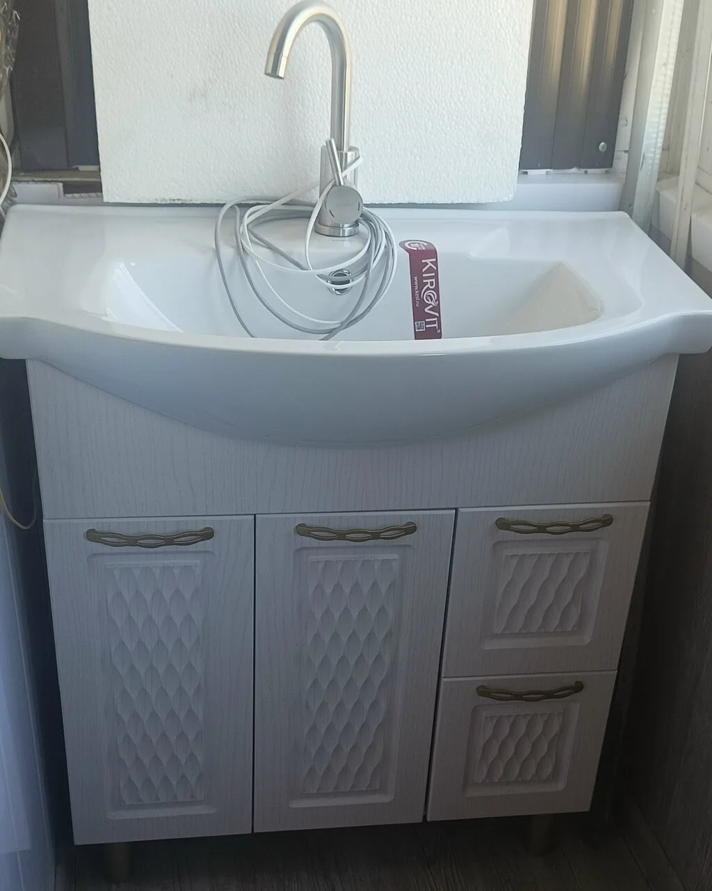 Продам новый умывальник, 76×46×84 см, с новым смесителем, 17000₽