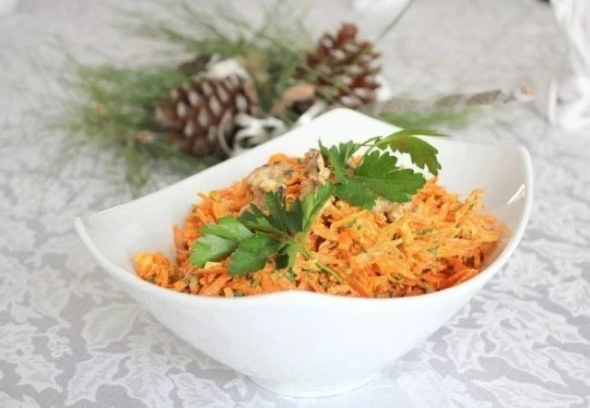 🍛 Салат из моркови, орехов и чеснока