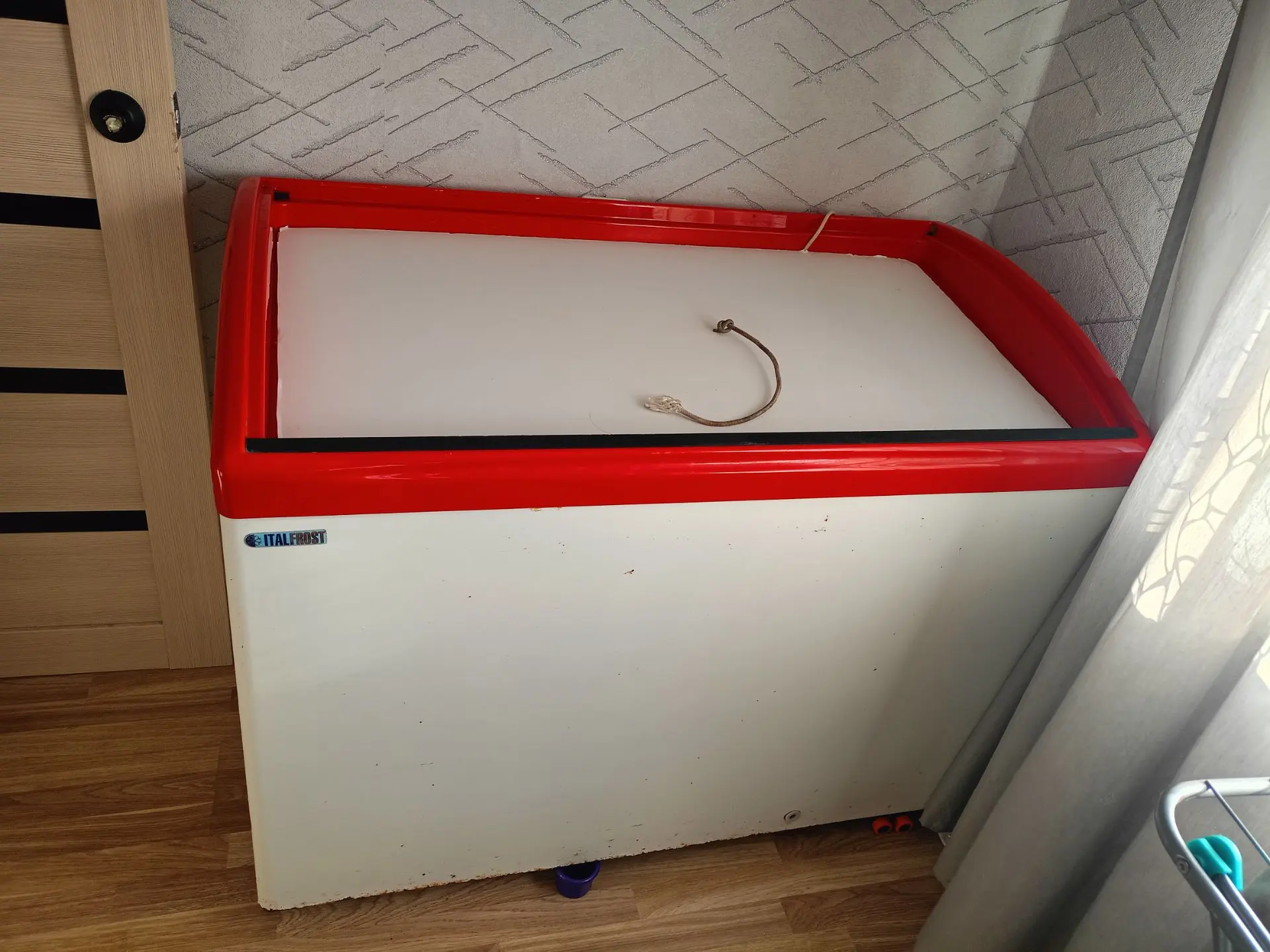 Продам морозильник. 5000