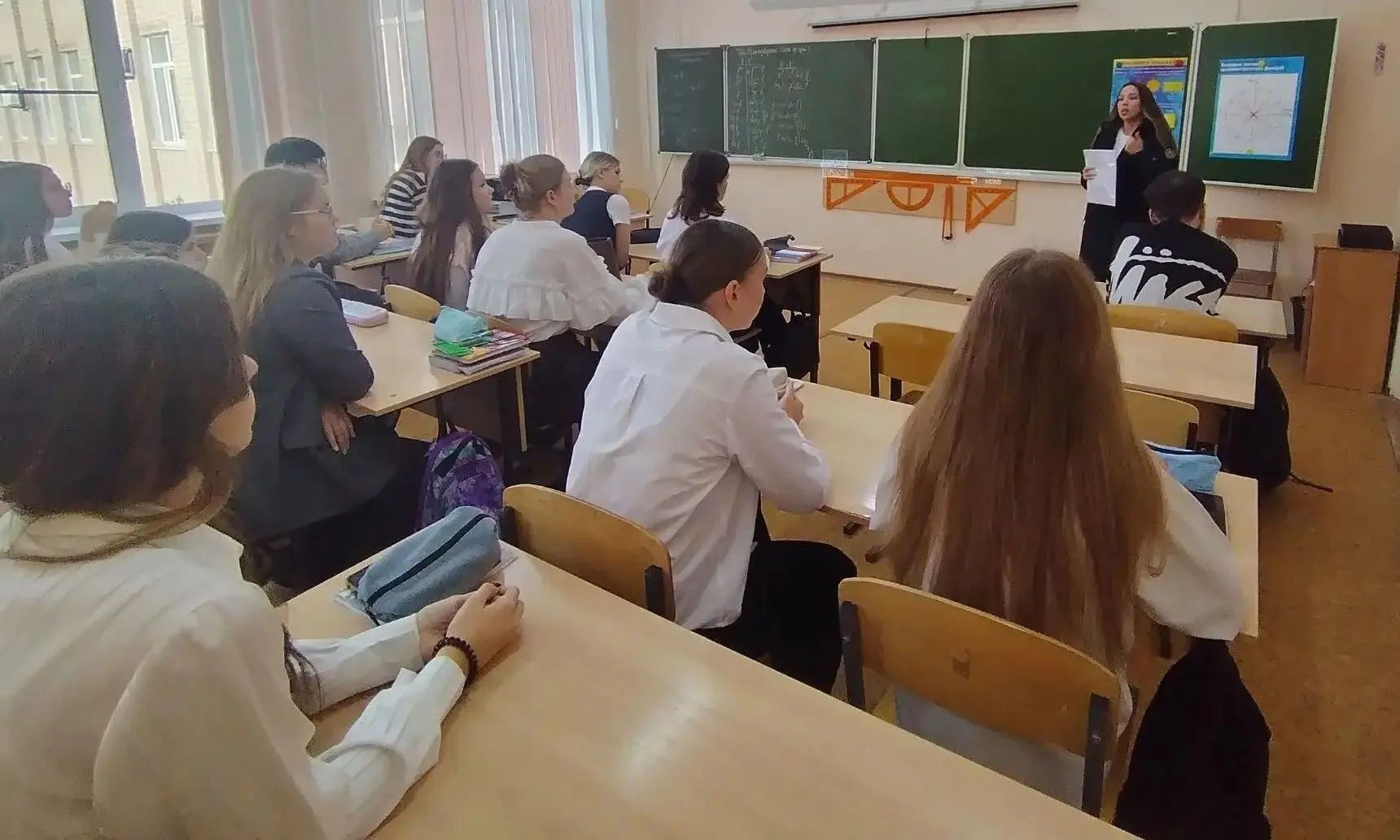 Всероссийский классный час «Профессионалитет: ты в хорошей компании!»