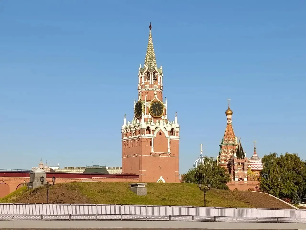 ВОСПОМИНАНИЯ О ТЕПЛЫХ ДНЯХ