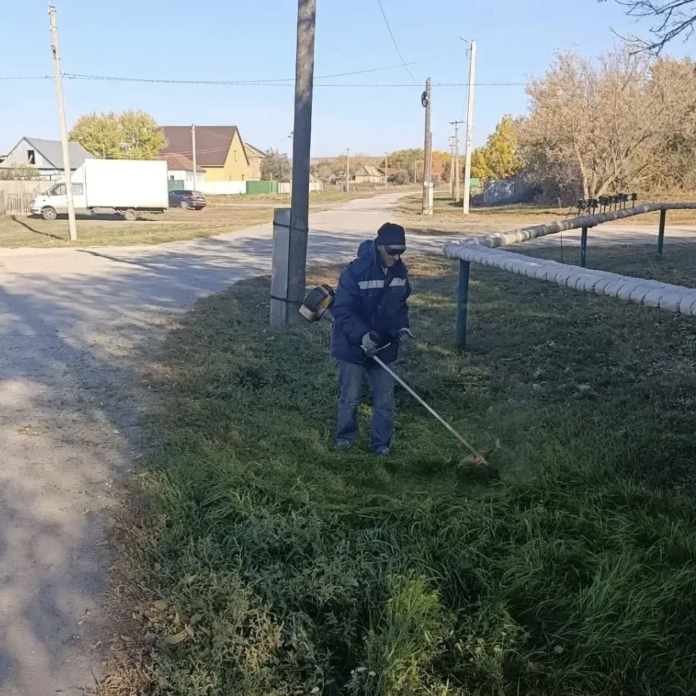 🌻В Гагаринском районе продолжаются плановые работы по благоустройству