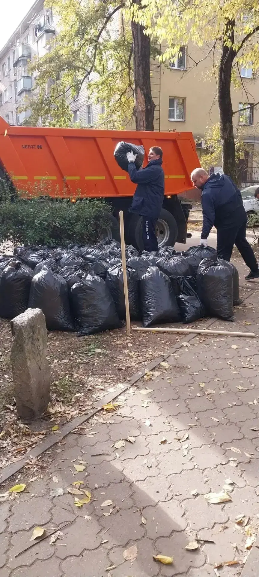 🧤🍂🧹В нашем Советском районе проходит общегородской субботник.
