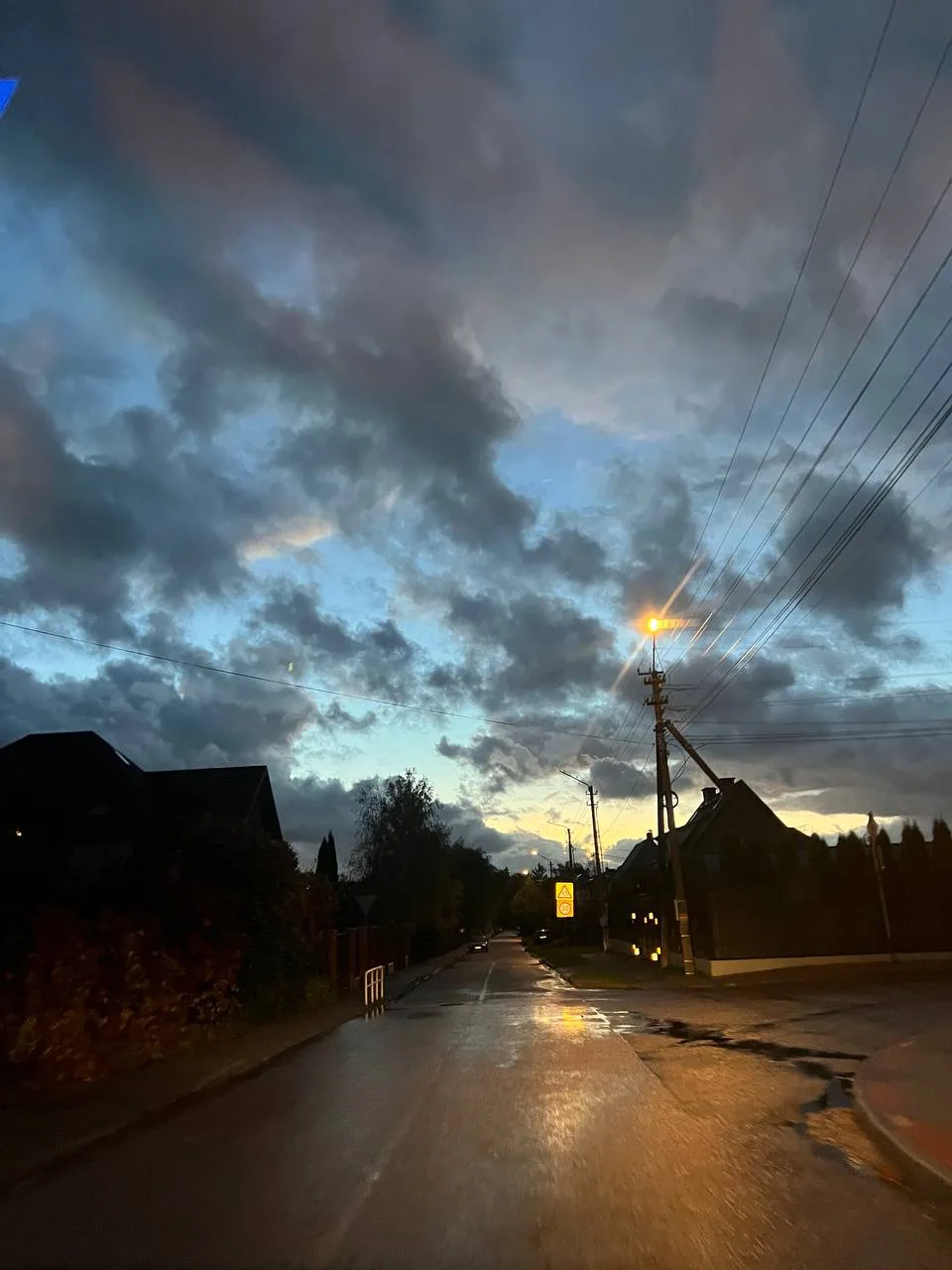 🌧️ Циклон «Фелиция» принёс вчера в Калининградскую область штормовой ветер и сильные д...