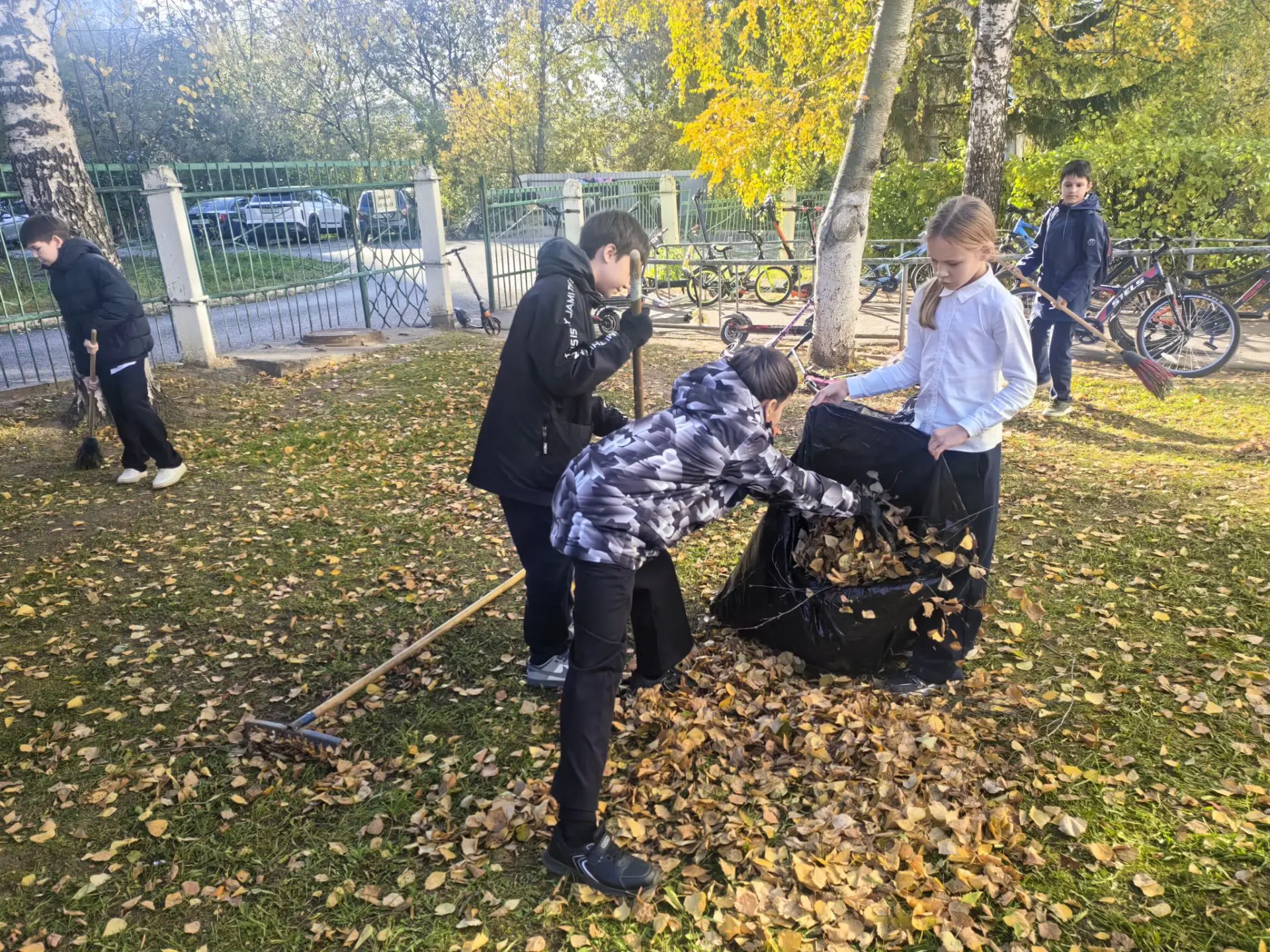Чистота начинается со школьного двора! ♻️🍂