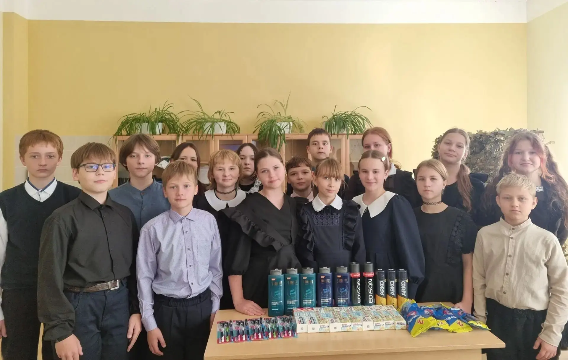 В нашей школе проходит замечательная акция по сбору гуманитарной помощи для бойцов СВО ...