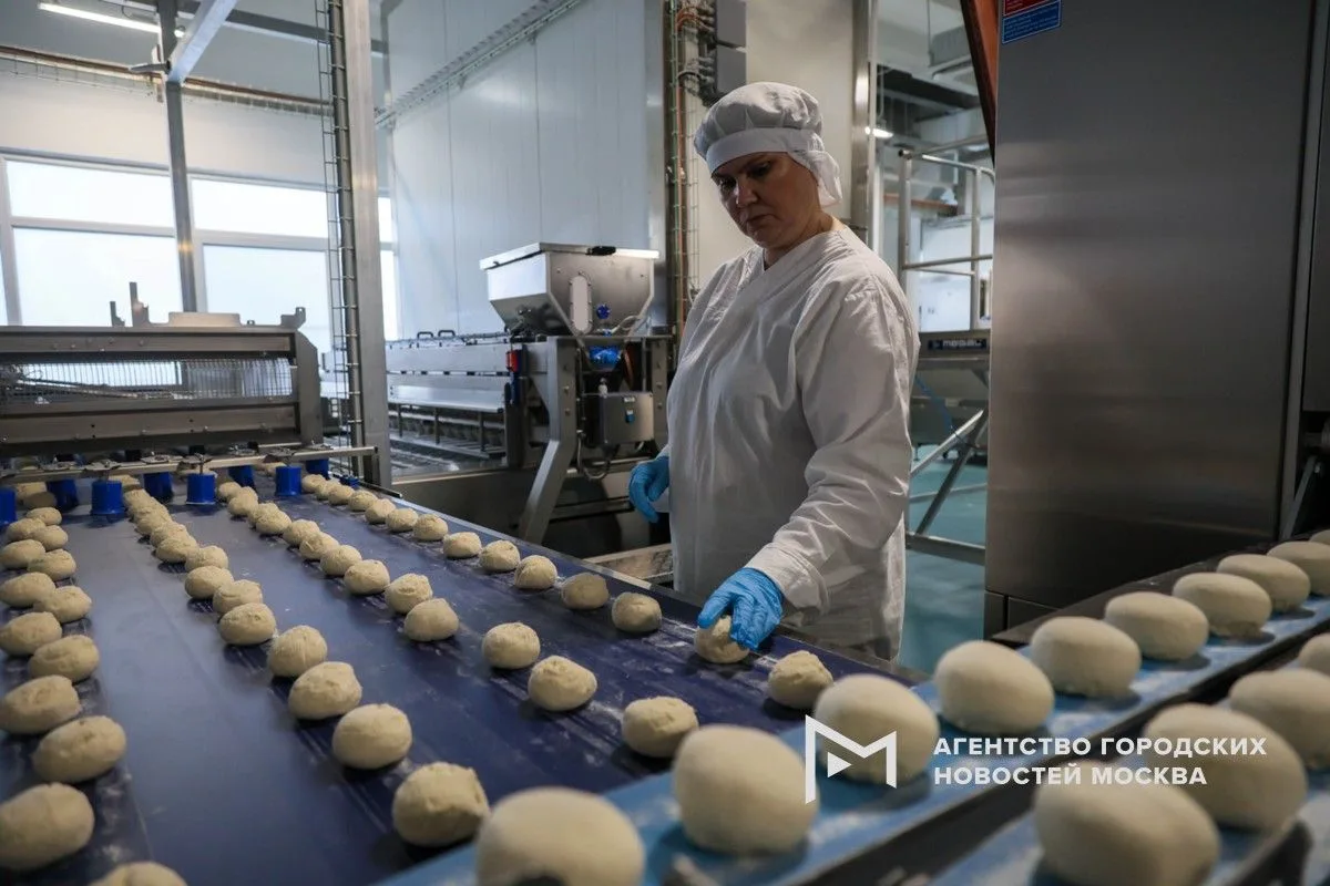 Пекари в Москве со стажем 1-3 года могут зарабатывать до 120 тысяч рублей. Об этом расс...