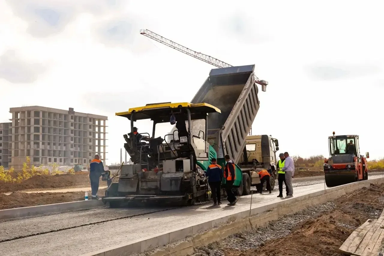 🛣️ В Луганске строительство дорожной инфраструктуры в районе улицы Андрея Линева вышло...