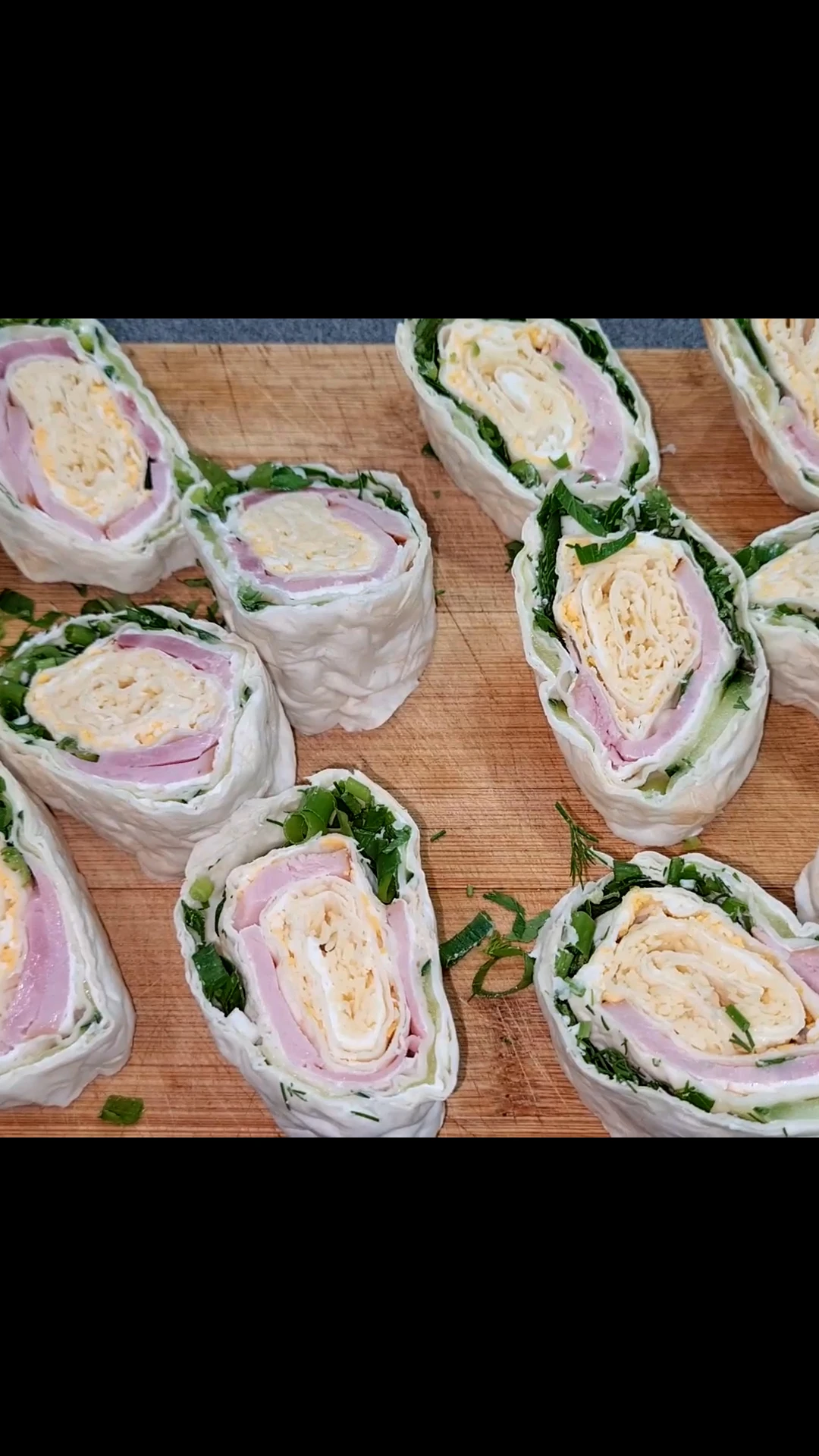 РЕЦЕПТ ЗАКУСОЧНОГО РУЛЕТА ИЗ ЛАВАША С НАЧИНКОЙ.