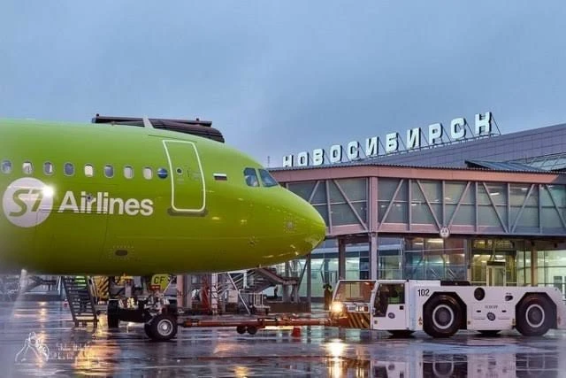 Рейс S7 из Новосибирска в Омск вернулся в Толмачёво из‑за неполадки с шасси ✈️