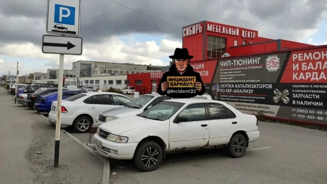 ❗️Жительница Барнаула рассказала, что возле автосервиса у машин специально "спускают ко...