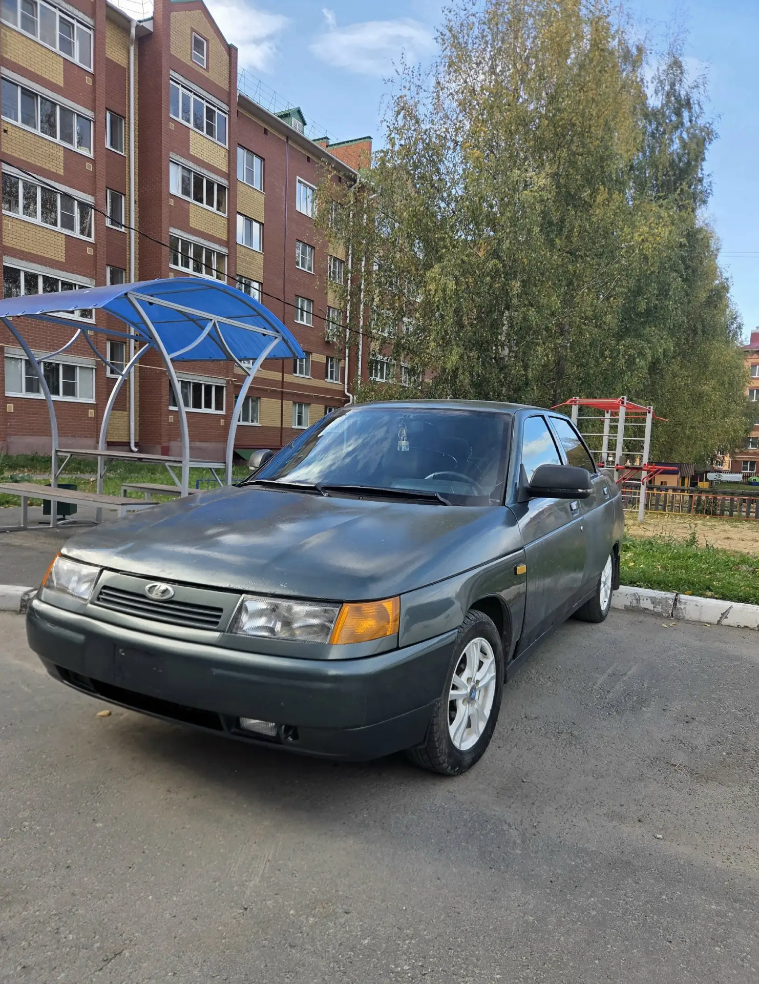 Ваз 2110 в хорошем состоянии для своих лет.