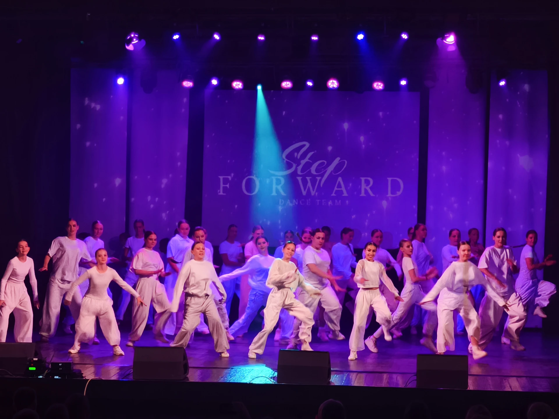 🎉 Концерт студии современного танца Step Forward в Городском Доме культуры — море эмоц...