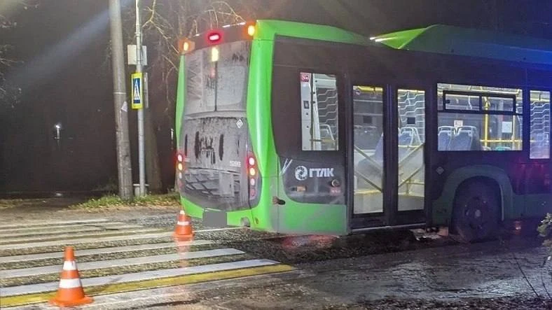 Автобус сбил 9‑летнего мальчика на пешеходном переходе в Коминтерне