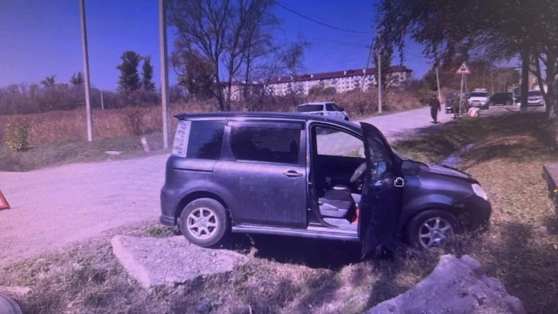 В Уссурийском округе пьяная автомобилистка слоmала нос, вылетел с дороги в кювет на машине