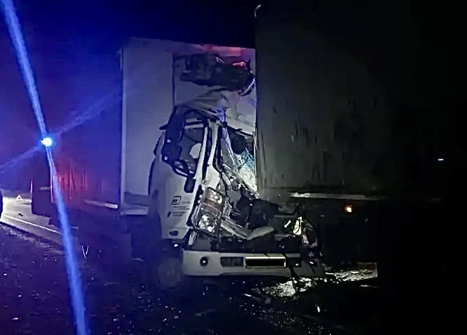 🚚🕊️ Водитель JAC погиб при столкновении с грузовиком FAW на федеральной трассе Р-254 ...