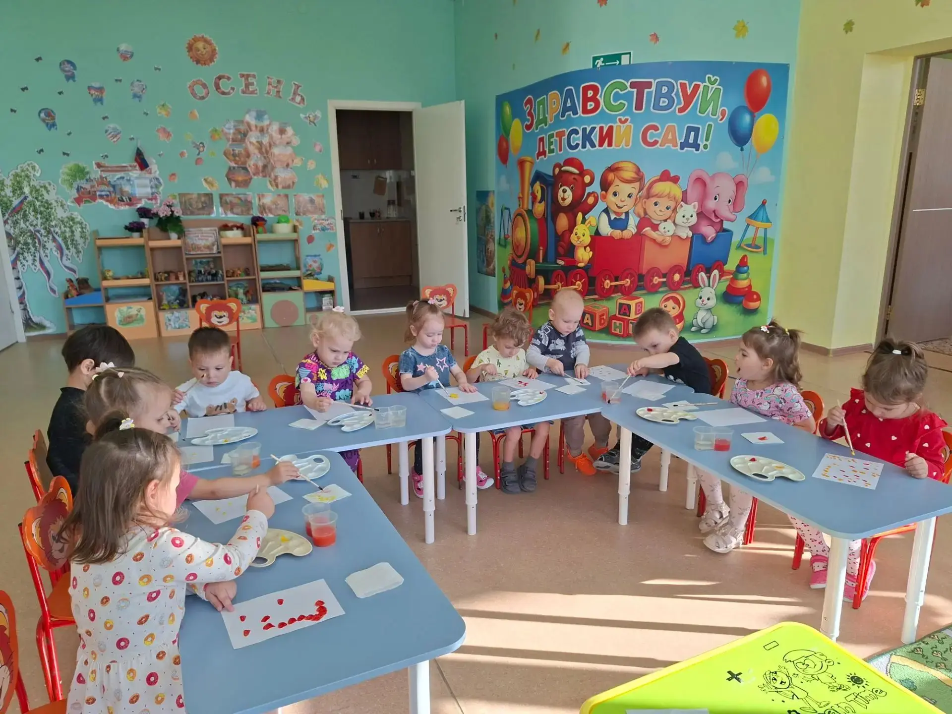 🖌🎨 В младшей группе "Гномики" прошло увлекательное занятие по рисованию! 🎨🖌