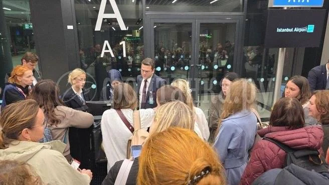 ⚠️ Петербуржцы со вчерашнего вечера застряли в ожидании рейса в Стамбул