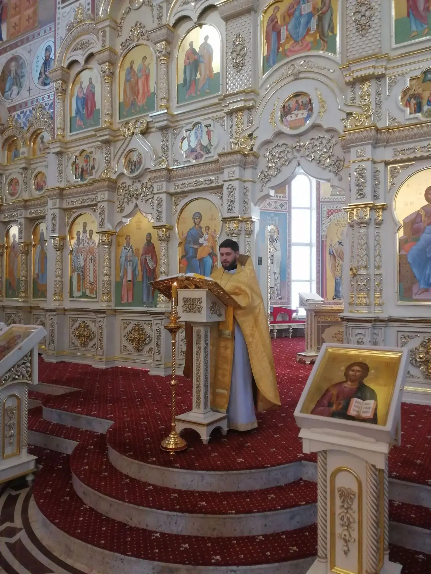 В воскресный день Божественную литургию в нашем храме совершил штатный священник иерей ...