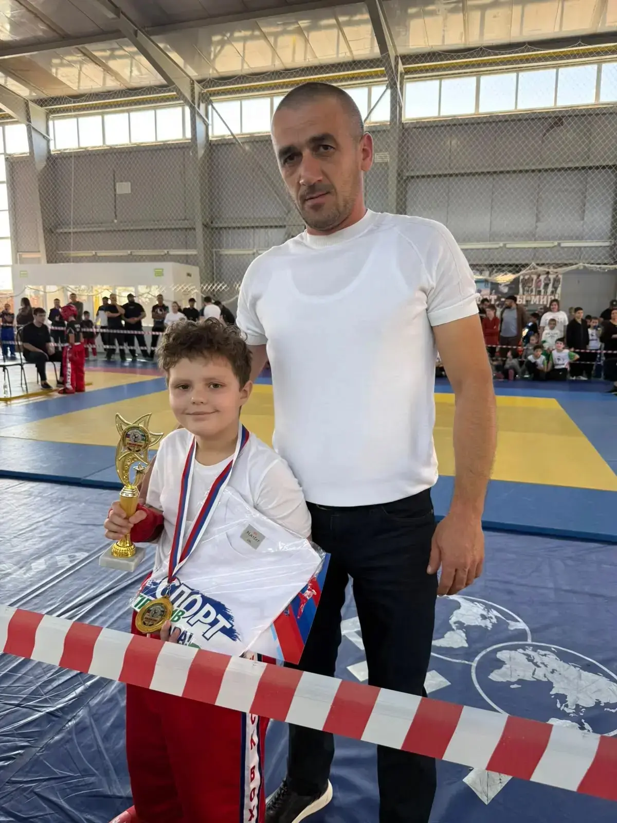 Ученик 2 класса "А" Алибулатов Марк одержал техническую победу в межрегиональных соревн...