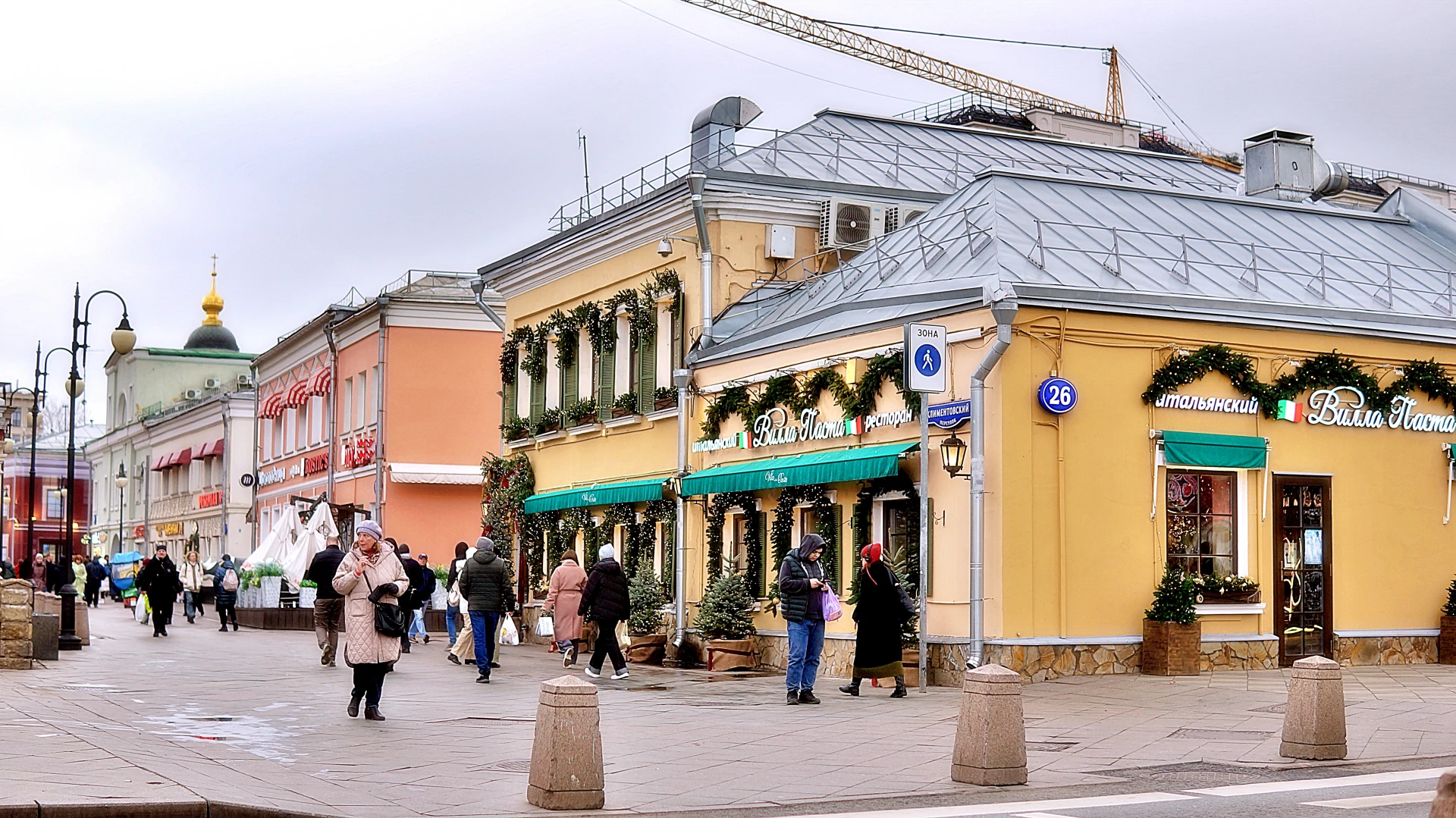 Пересечение Пятницкой улицы и Климентовского переулка, Москва. Климентовский переулок н...