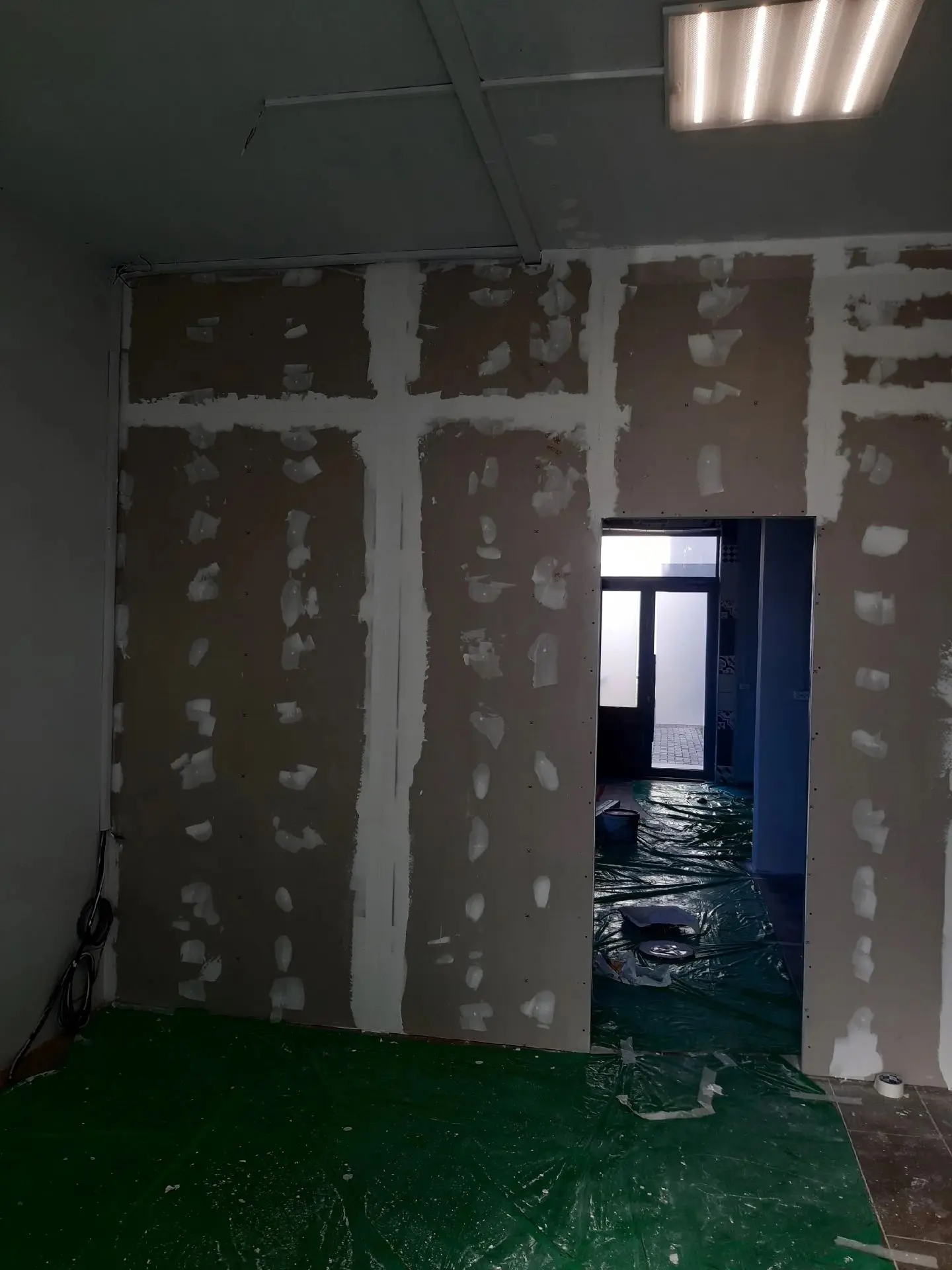 Нужна шпаклевка перегородок из гипсокартона. Объем примерно 70кв м. Район Цветы Башкири...