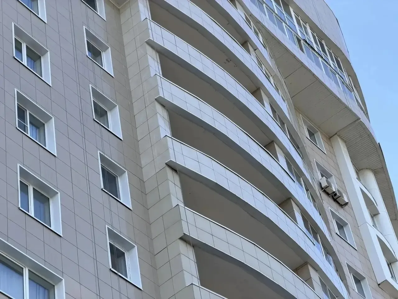 🧱 Дом в Закамске, пострадавший от атаки БПЛА, готов к зиме