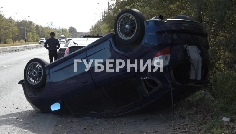 🚗 На проспекте 60 лет Октября машина перевернулась на крышу