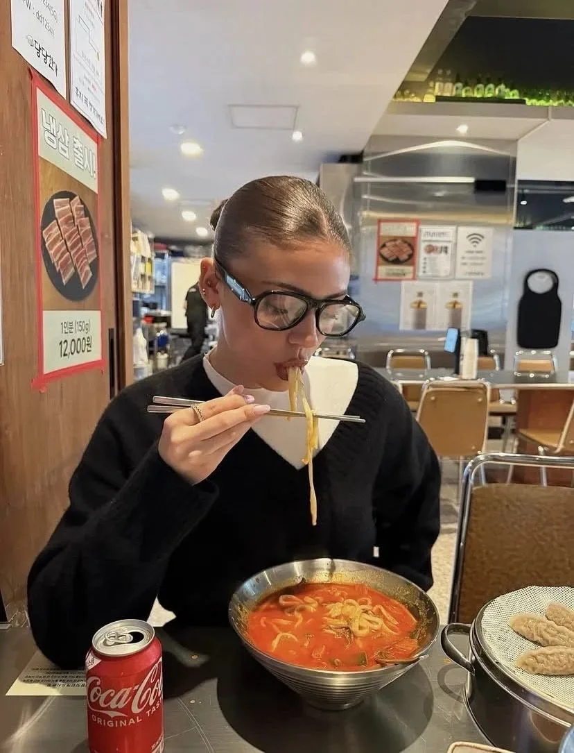 вкусно поесть и красиво пофоткаться - святое 🍜