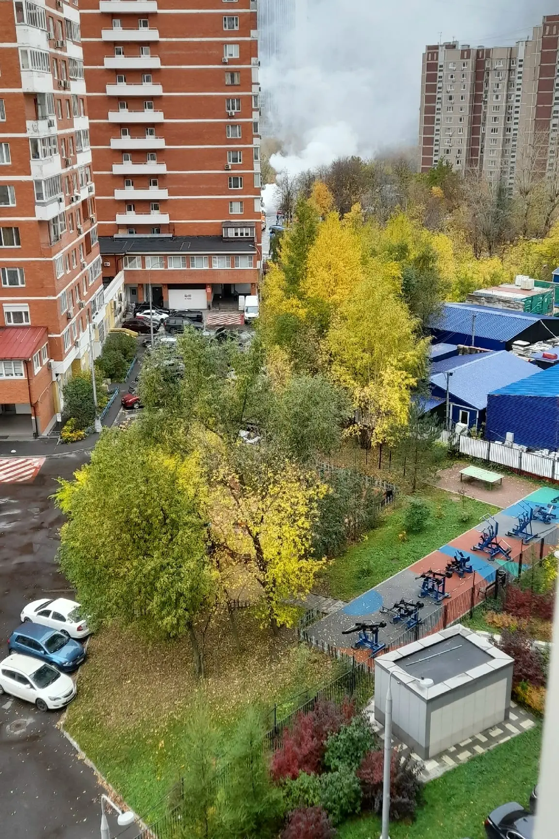 Что-то у нас рвануло. Съезд с проспекта генерала Дорохова к улицам Матвеевская и Веерная.