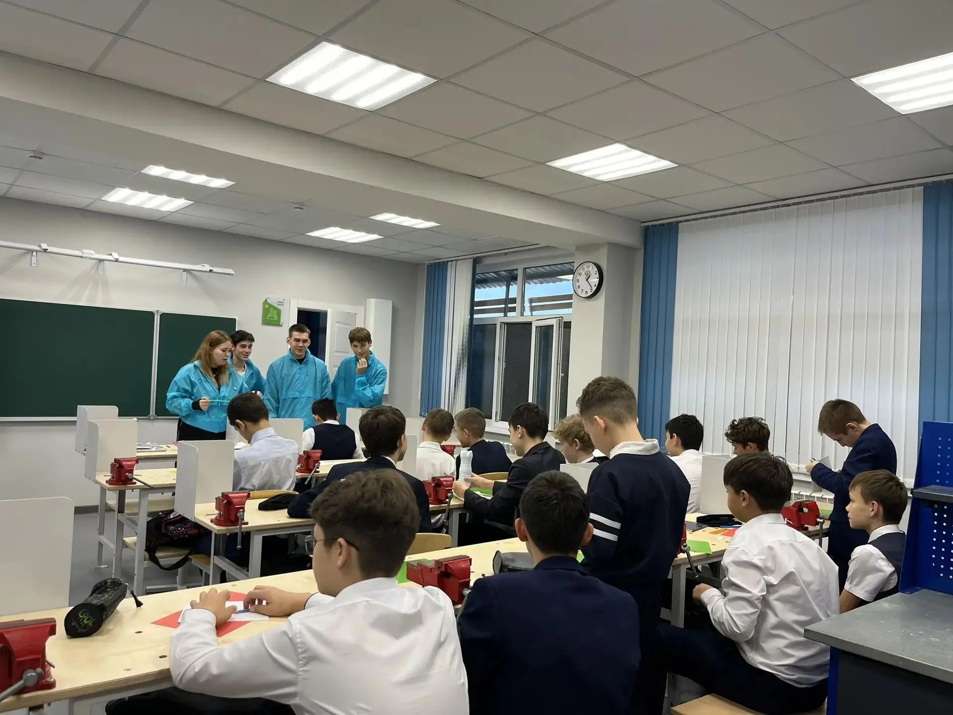 «Десант добрых дел» посетили Апастовскую среднюю школу с  профориентационной работой и ...