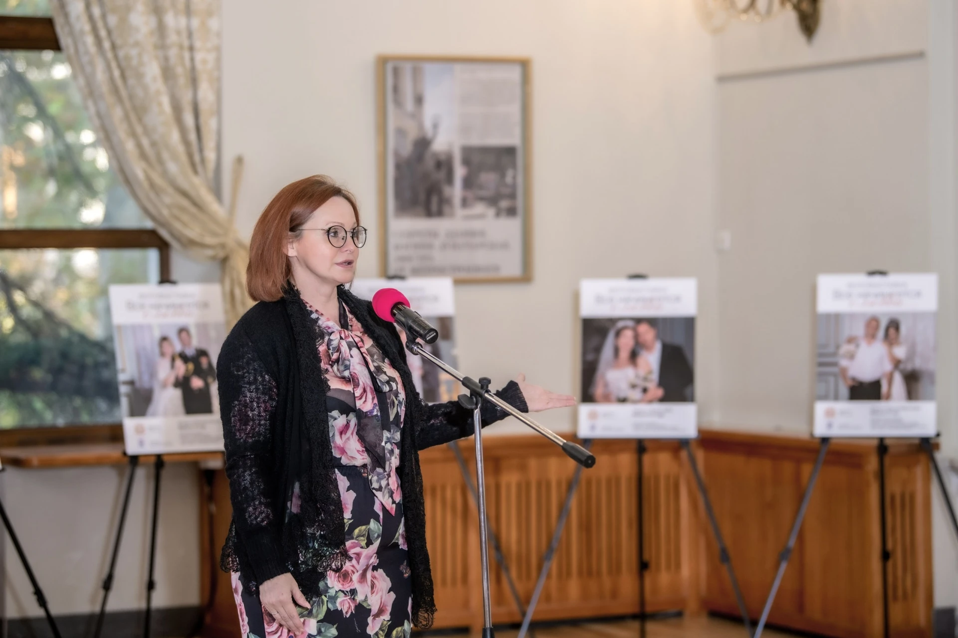 В театре имени Луначарского открылась фотовыставка «Всё начинается с любви…».