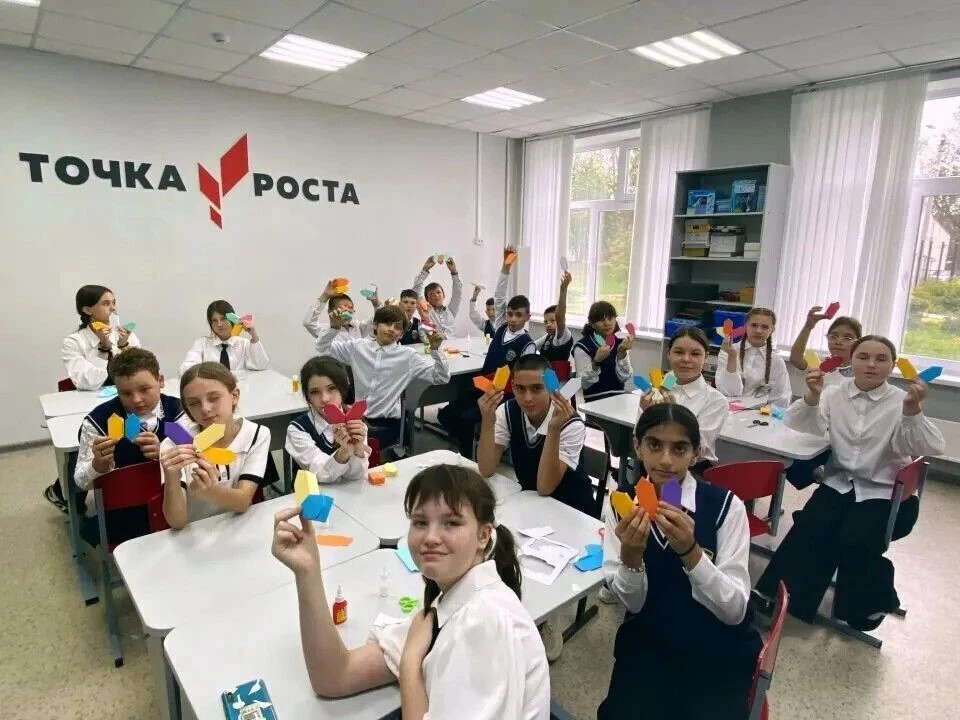 Тепло детских сердец: ученики школы №1 города Барыша создали «Корзиночку добра» для жит...