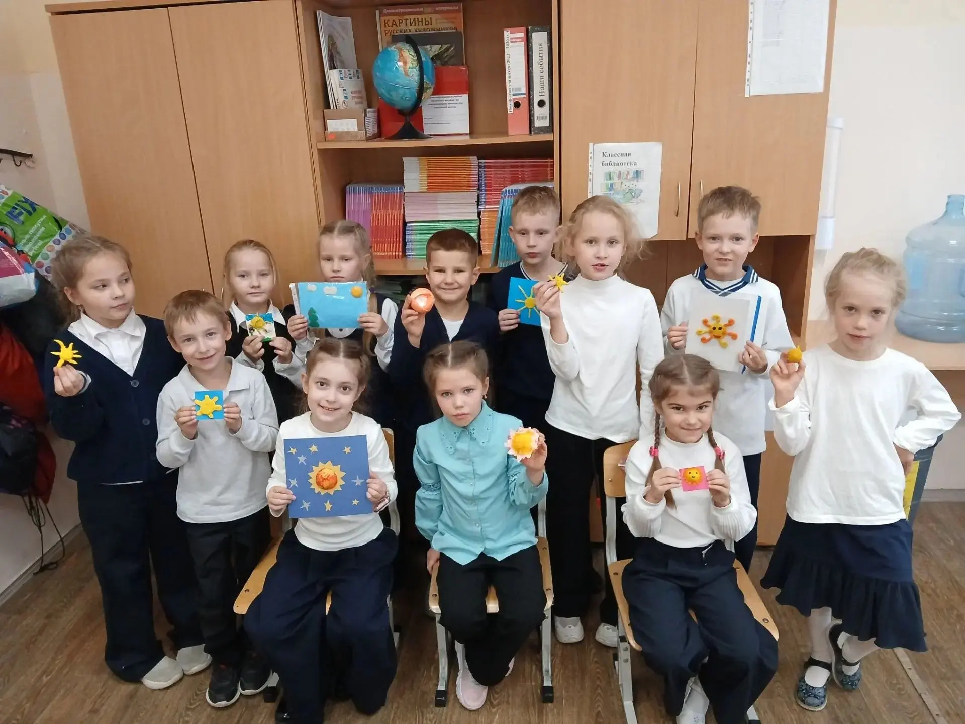 Урок-полет: 1 «Б» класс и Людмила Александровна изучили, что у нас над головой!