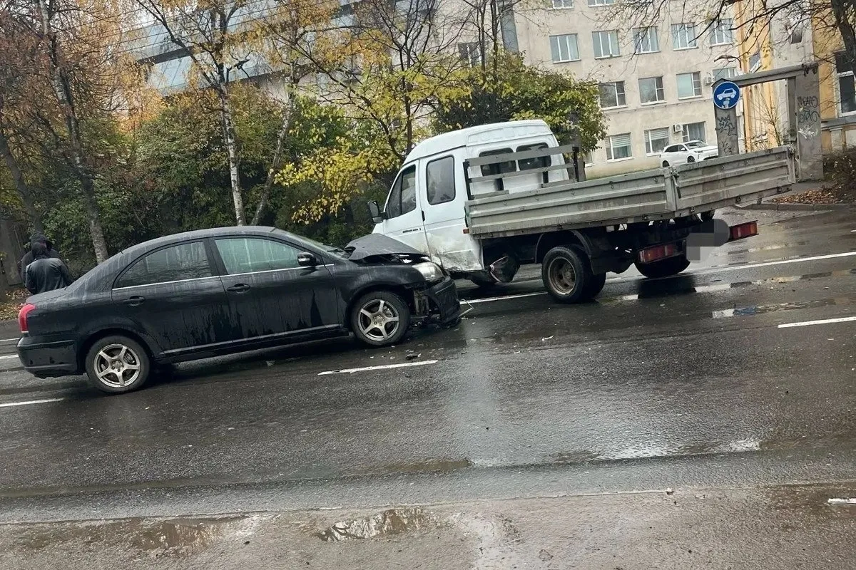13-летняя пассажирка иномарки пострадала в Вологде в ДТП с «ГАЗелью»