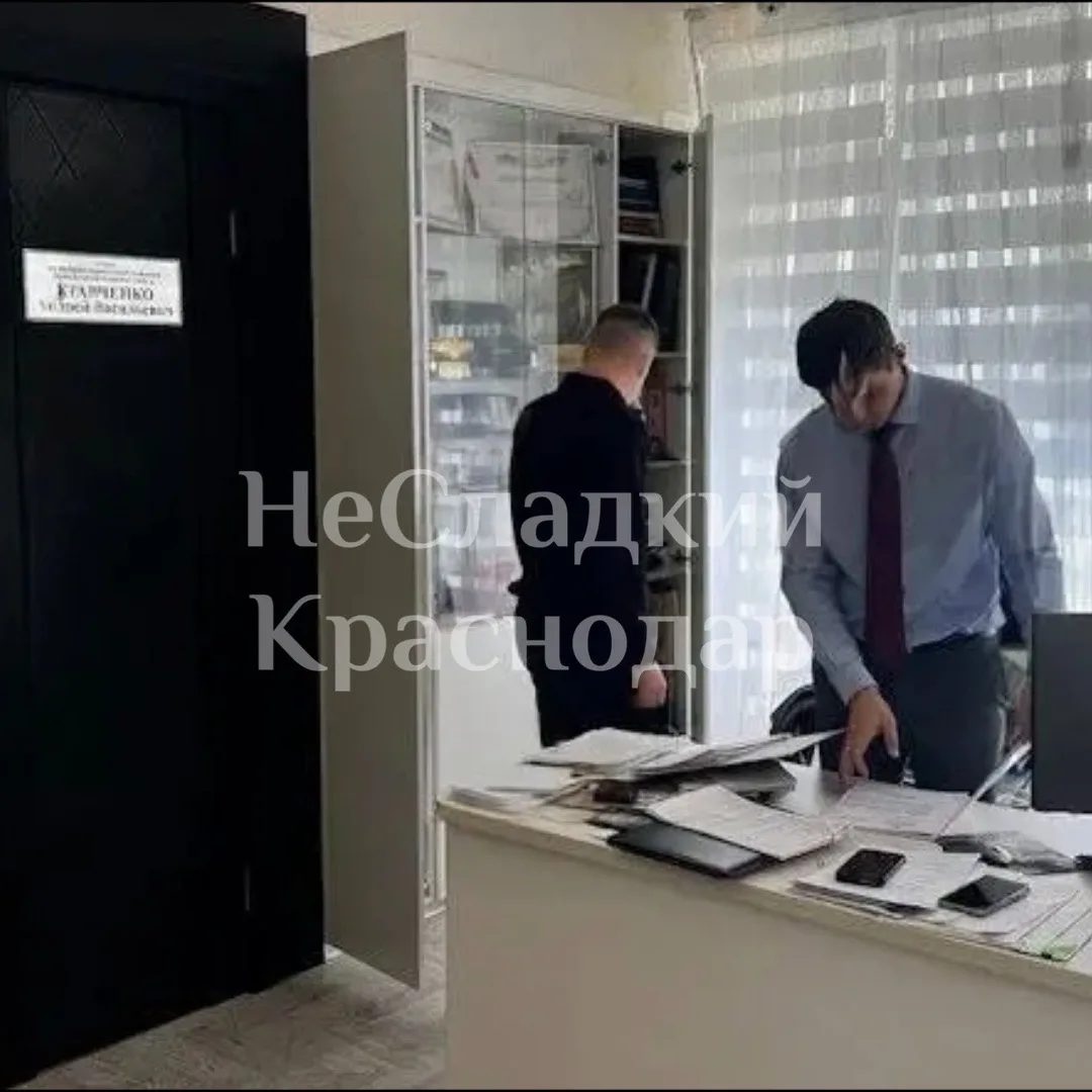 ⚡️ Обыски в кабинете мэра Новороссийска могут быть связаны с ФК «Черноморец»