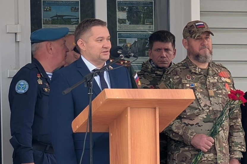 Депутат ЛДПР Павел Куликов напутствовал призывников перед отправкой в Вооруженные Силы ...