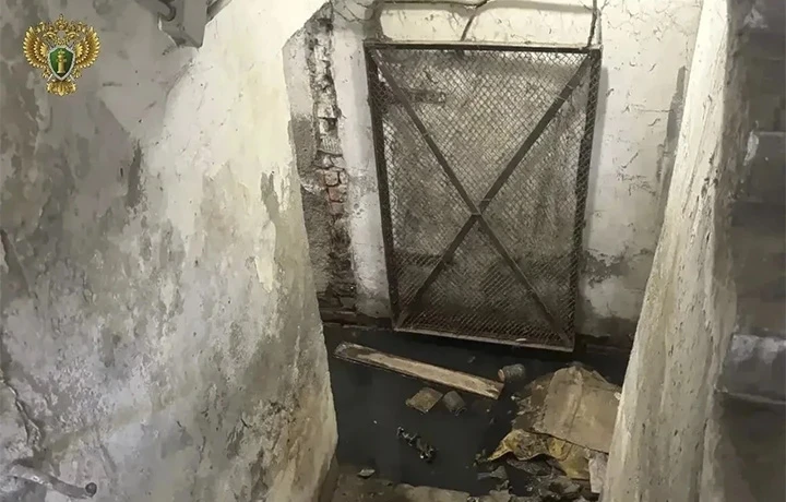 Жильцы дома в Узловой пожаловались на затопленный подвал/